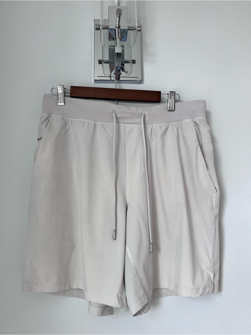 lululemon athletica Men's Light Gray Athletic Drawstring Shorts